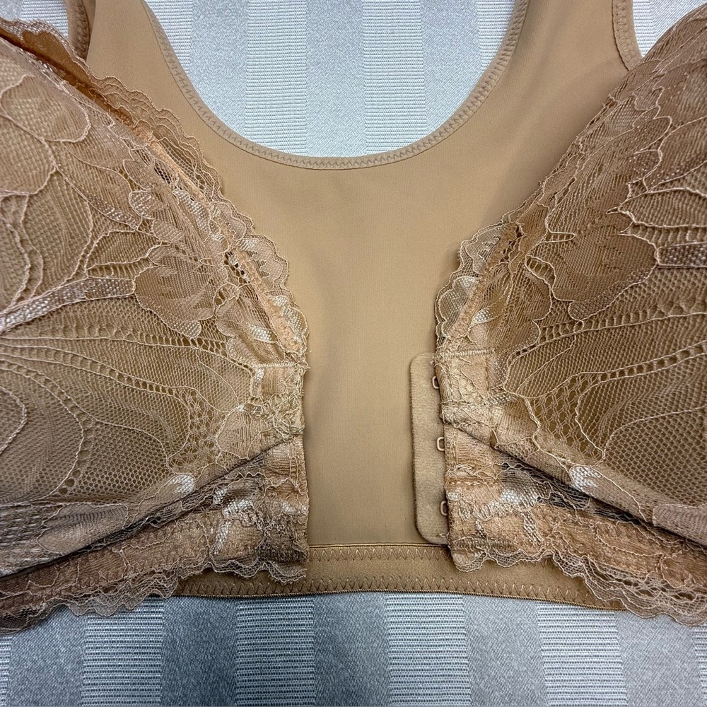NEW LB Lace Front Closure Wireless Bra Nude Beige 44D Full Coverage Comfort - Picture 8 of 10